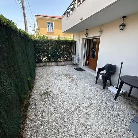 Beautiful Close To Beaches And Old Αντίμπ